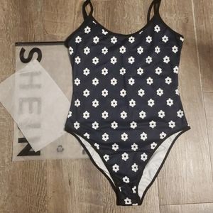 🌷3/$25🌷Flower bodysuit